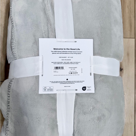 UGG Queen Soft Gray Blanket - Picture 2 of 2